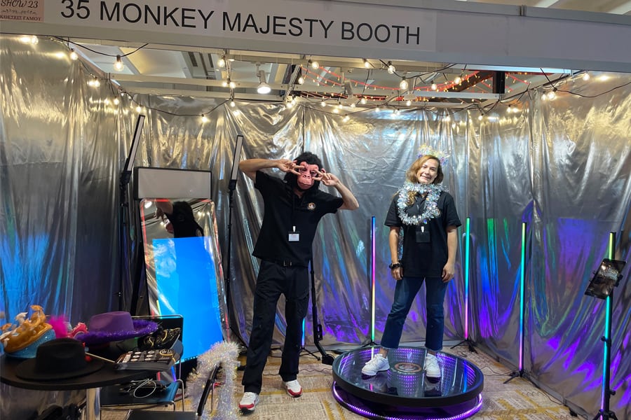 monkey majesty booth
